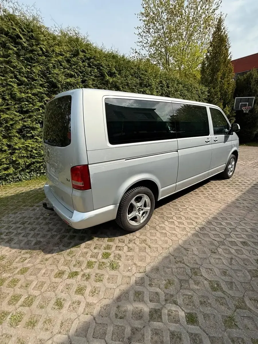 Gebraucht VW Caravelle 179 PS (131 kW) 2011 Silber Van
