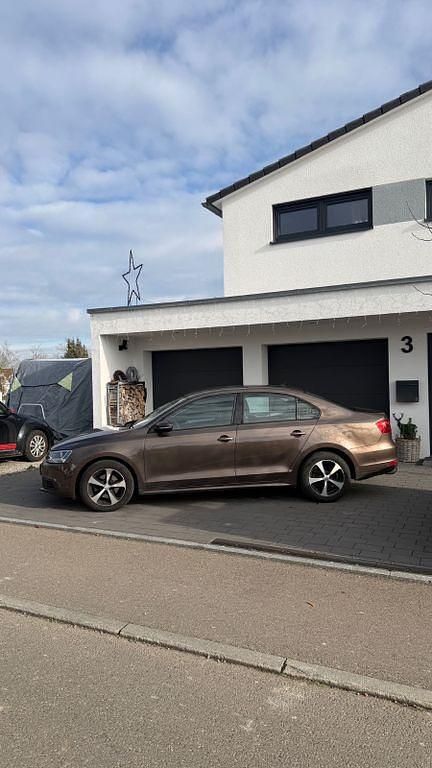 Gebraucht VW Jetta 105 PS (77 kW) 2011 Braun Limousine