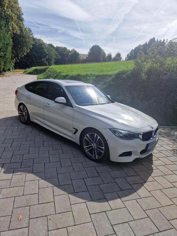 Weiß Gebraucht 2015 BMW 335 Gran Turismo M Sport Kombi | 15.300 € (Fairer Preis) - Bild 1/4