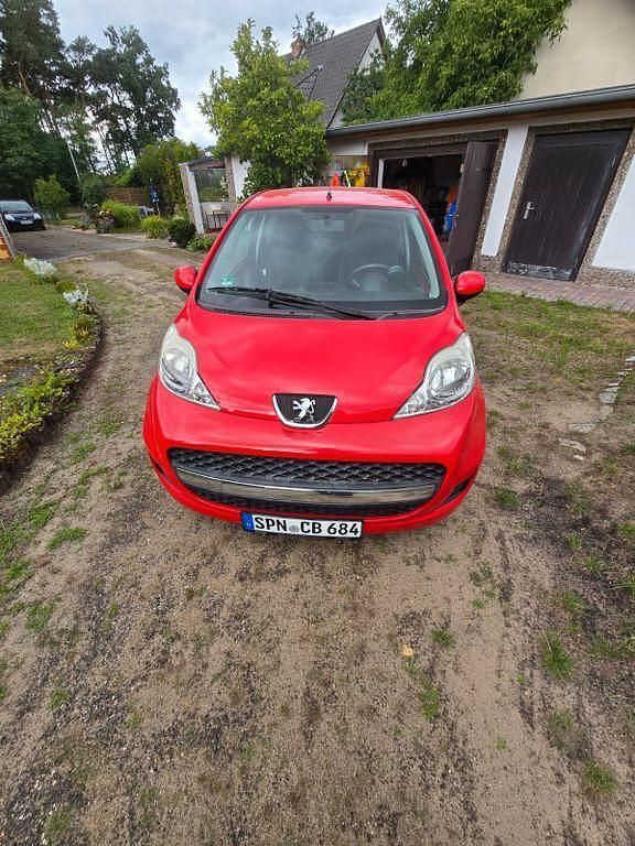 Rot Gebraucht 2012 Peugeot 107 Kleinwagen | 4.300 € (Etwas zu teuer) - Bild 1/4