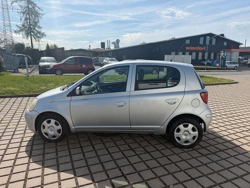Gebraucht Toyota Yaris Sol 87 PS (63 kW) 2004 Silber Limousine