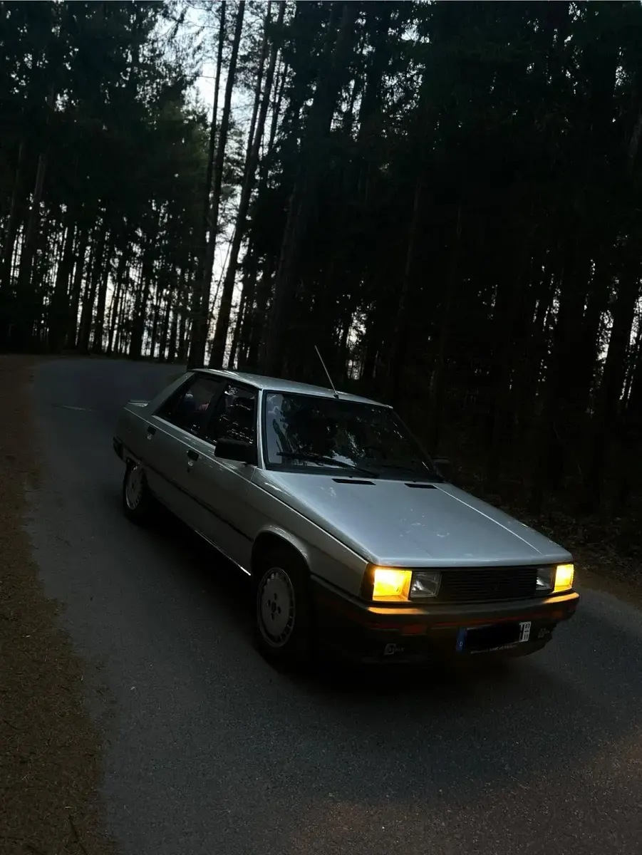 Second-hand Renault R9 73 CP (53 kW) 1986 Berlinǎ