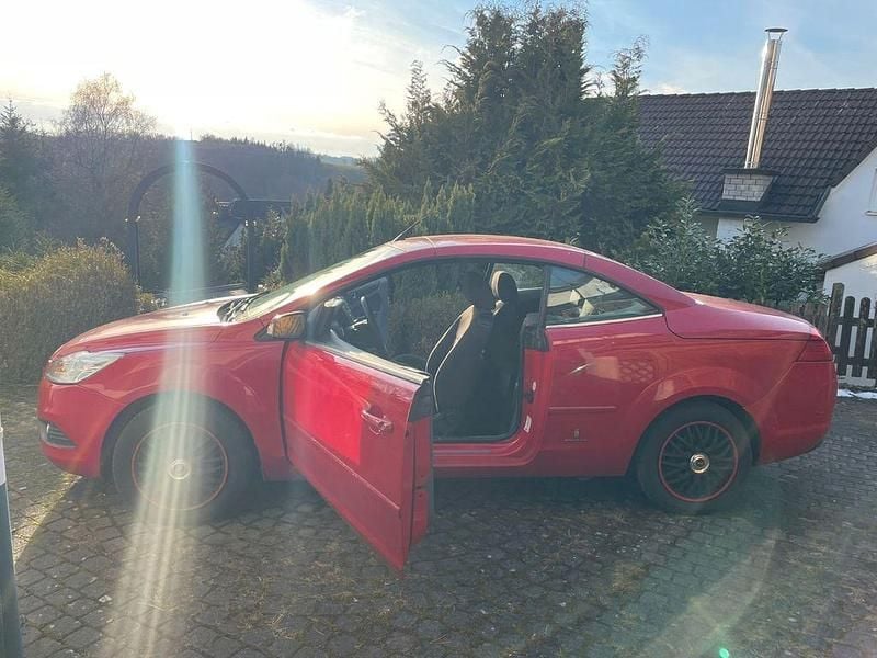 Gebraucht Ford Focus Cabriolet Trend 145 PS (106 kW) 2008 Rot Cabrio