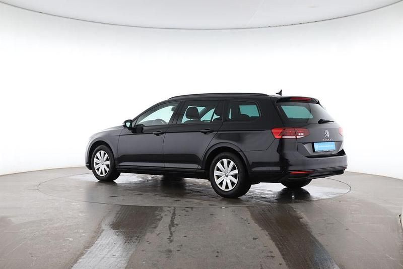 Gebraucht VW Passat Basis 150 PS (110 kW) 2022 Deep black perleffekt Kombi