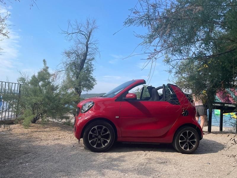 Rot Gebraucht 2016 Smart ForTwo Cabrio Passion Cabrio | 7.999 € (Guter Preis) - Bild 1/4