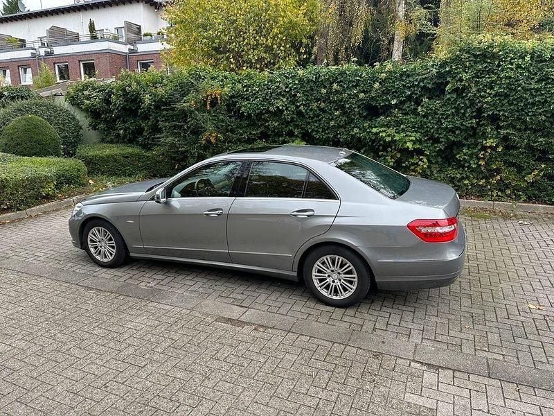 Gebraucht Mercedes E350 Elegance 231 PS (169 kW) 2010 Silber Limousine