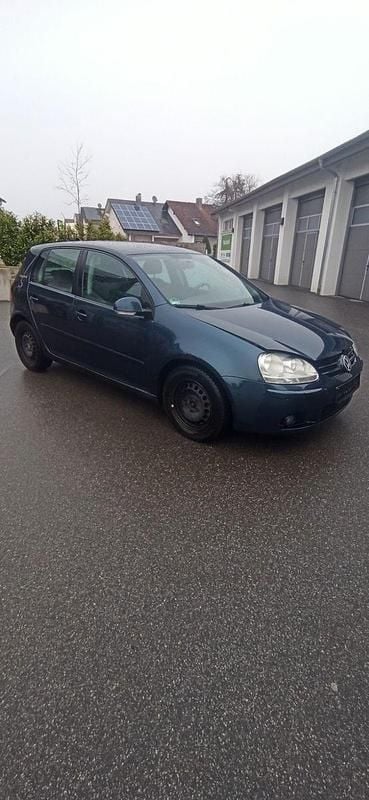 Second-hand VW Golf V 105 CP (77 kW) 2007 Albastru Berlinǎ