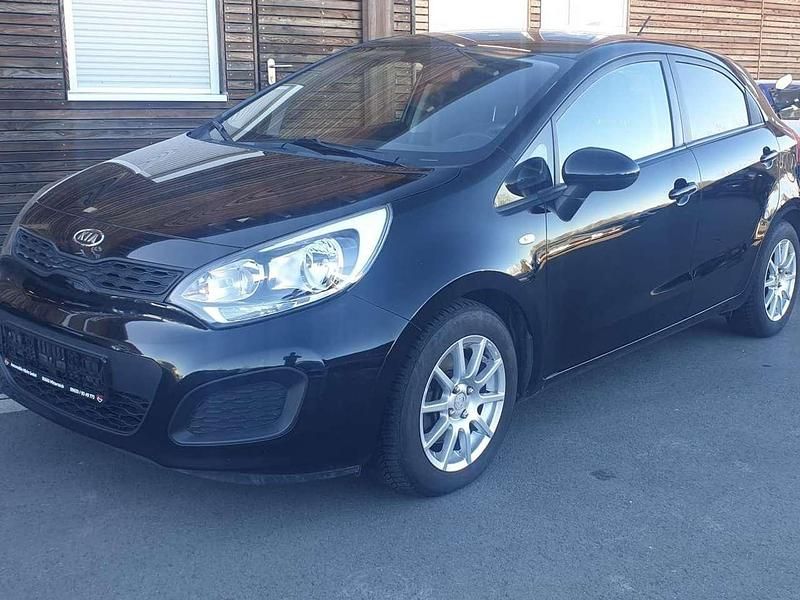 Schwarz Gebraucht 2012 Kia Rio Attract Kleinwagen | 5.999 € (Etwas zu teuer) - Bild 1/4