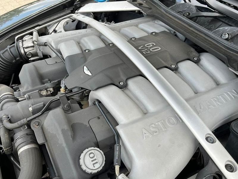 Second-hand Aston Martin DB9 476 CP (350 kW) 2012 Argintiu Coupe