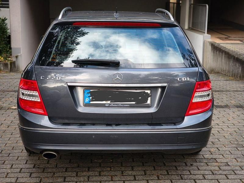 Grau Gebraucht 2008 Mercedes C220 Elegance Limousine | 5.999 € (Teuer) - Bild 1/4
