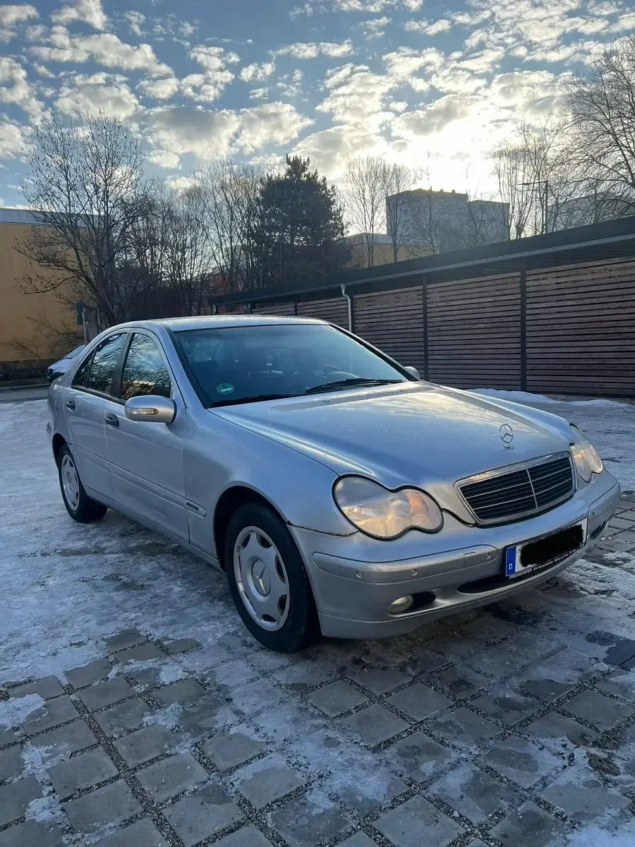 Gebraucht Mercedes C180 129 PS (94 kW) 2001 Silber Limousine