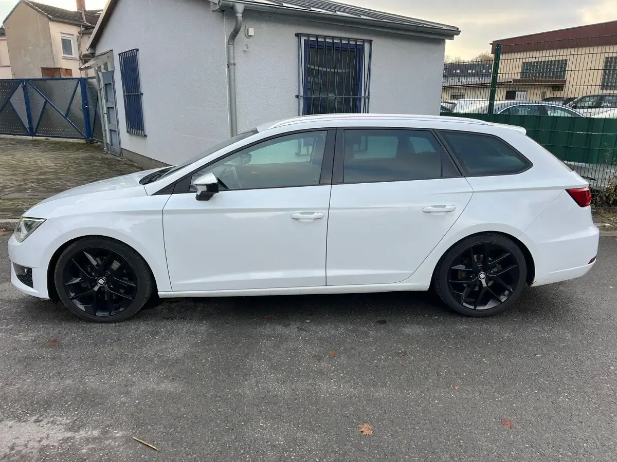 Używany Seat Leon ST FR 184 KM (135 kW) 2016 Biały Kombi