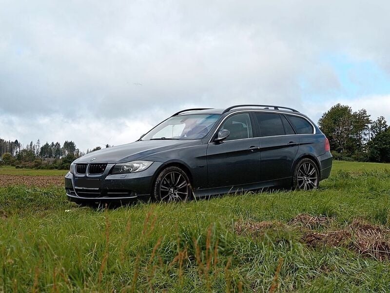 Grau Gebraucht 2007 BMW 330 Sport Line Kombi | 3.999 € (Superpreis) - Bild 1/4