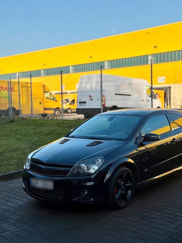 Gebraucht Opel Astra GTC Cosmo 116 PS (85 kW) 2009 Schwarz Coupé