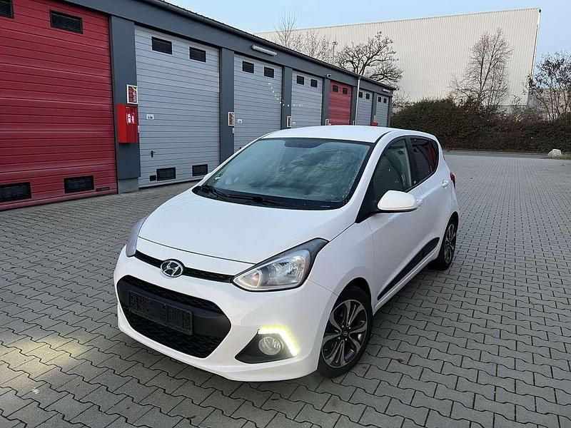 Polar white / sol Gebraucht 2016 Hyundai i10 Passion Kleinwagen | 7.990 € (Fairer Preis) - Bild 1/4