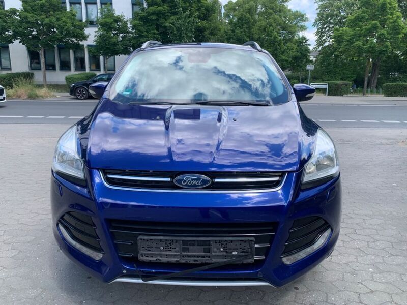 Schwarz Gebraucht 2016 Ford Kuga Titanium SUV | 10.999 € (Etwas zu teuer) - Bild 1/4