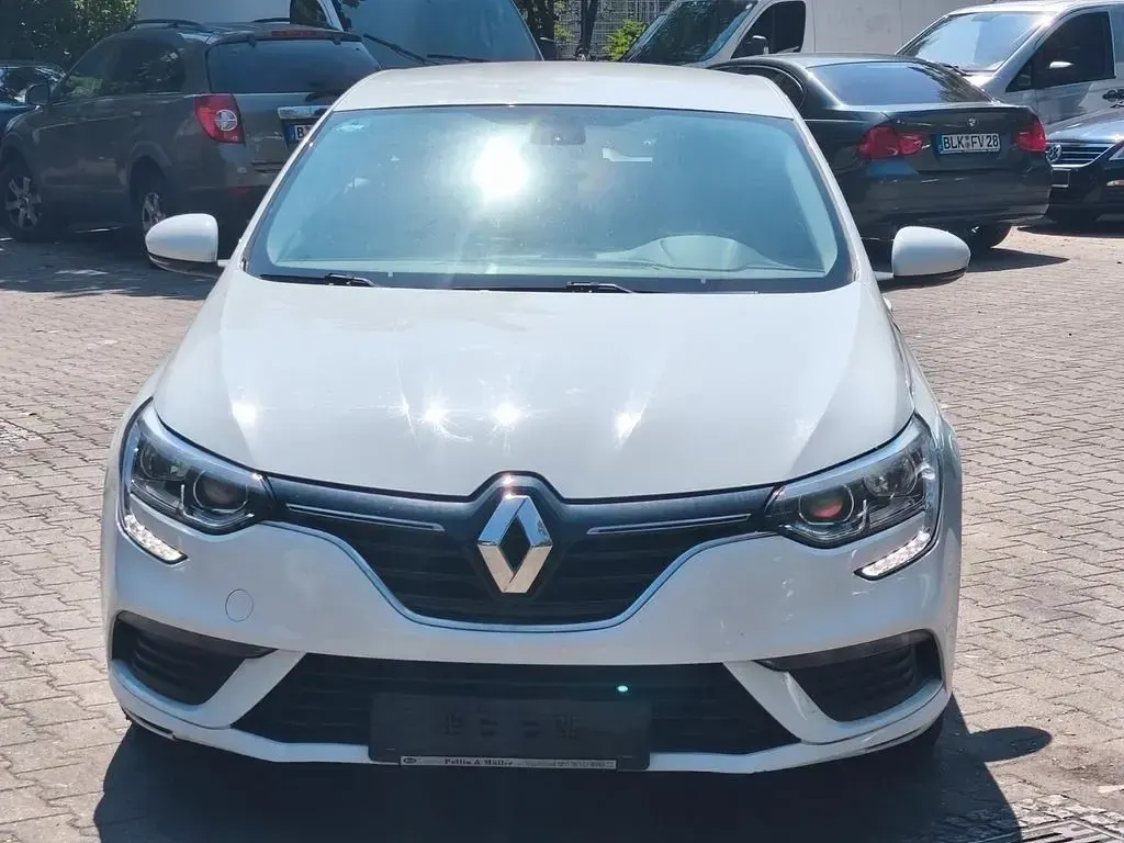 Gebraucht Renault Mégane IV Play 101 PS (74 kW) 2017 Weiß Limousine