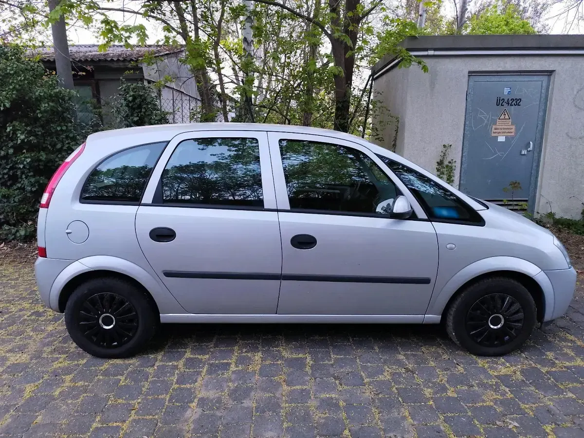 Second-hand VW Golf Plus 90 CP (66 kW) 2004 Argintiu Monovolum