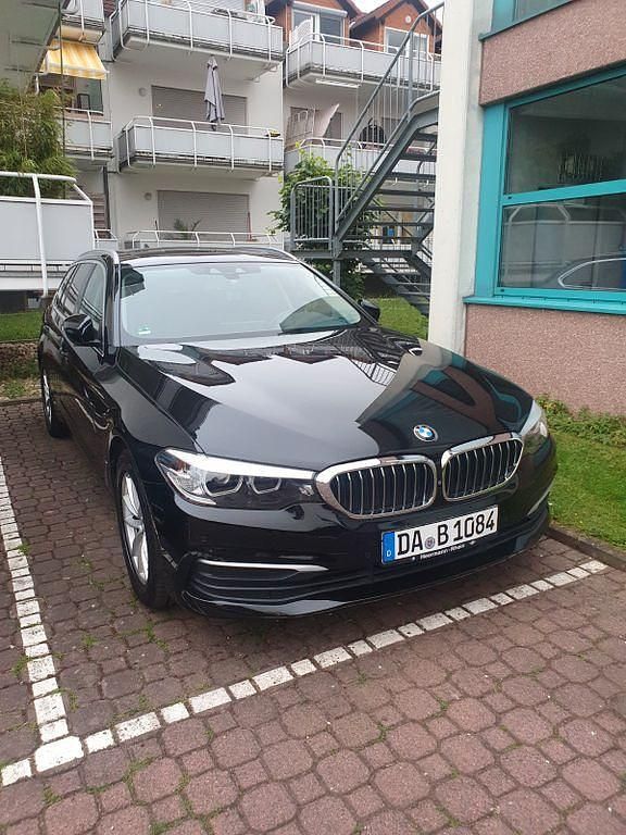Schwarz Gebraucht 2017 BMW 520 Kombi | 19.999 € (Fairer Preis) - Bild 1/4