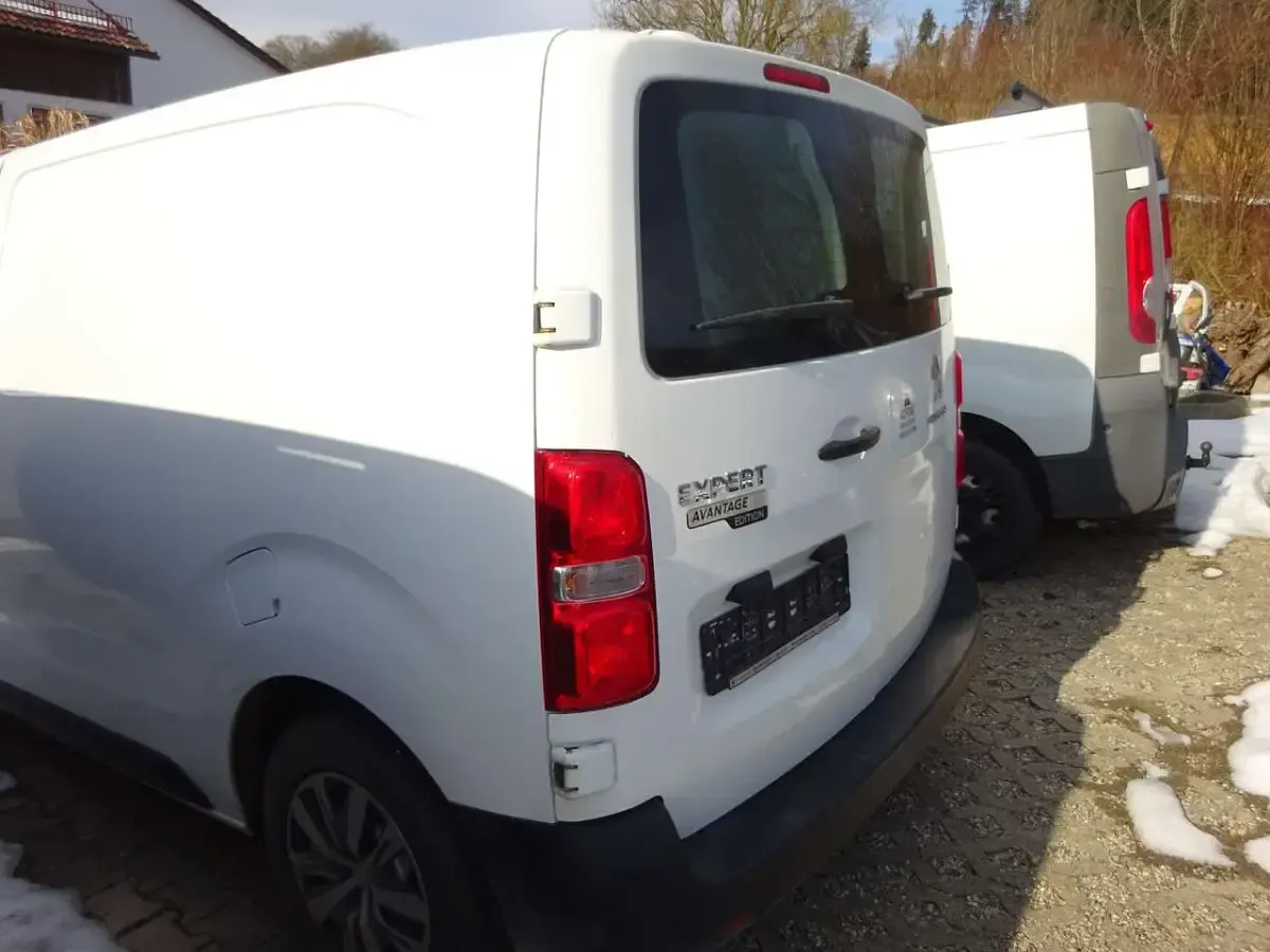 Gebraucht Peugeot Expert Premium 116 PS (85 kW) 2018 Lack weiss banquise Van
