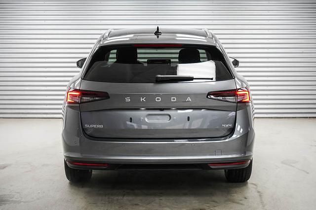 Graphite grau metallic (5x) graphite grau metallic (5x) Neu 2025 Skoda Superb Selection Kombi | 44.286 € (Guter Preis) - Bild 1/4