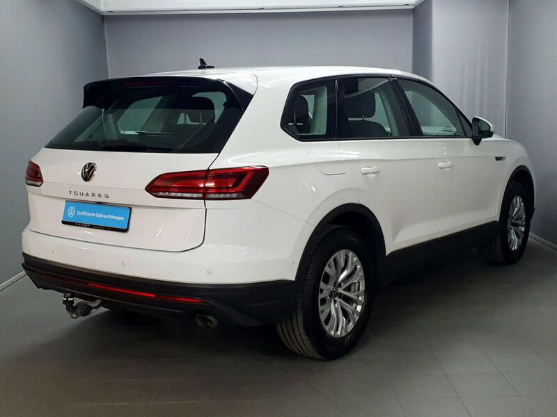 Gebraucht VW Touareg Basis 231 PS (169 kW) 2022 Pure white SUV