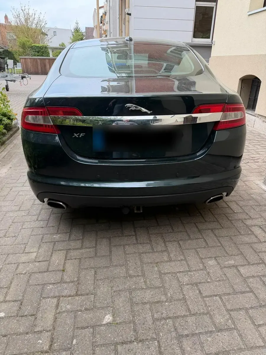 Używany Jaguar XF 211 KM (155 kW) 2011 Zielony Sedan/Limuzyna