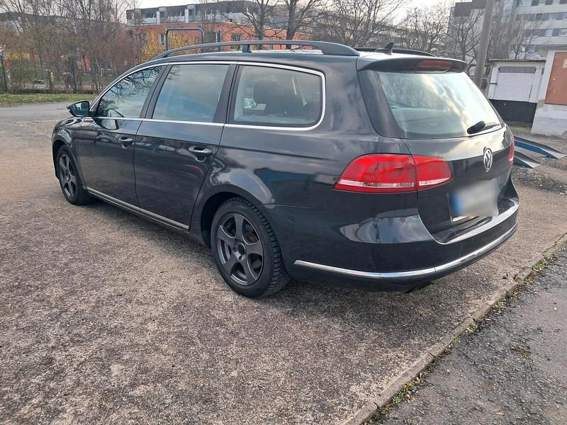 Gebraucht VW Passat 140 PS (102 kW) 2011 Grau Kombi