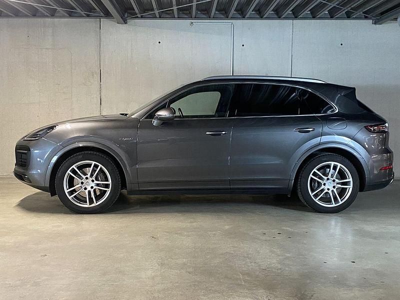 Gebraucht Porsche Cayenne 462 PS (339 kW) 2023 Quarzitgraumetallic (metallic) SUV