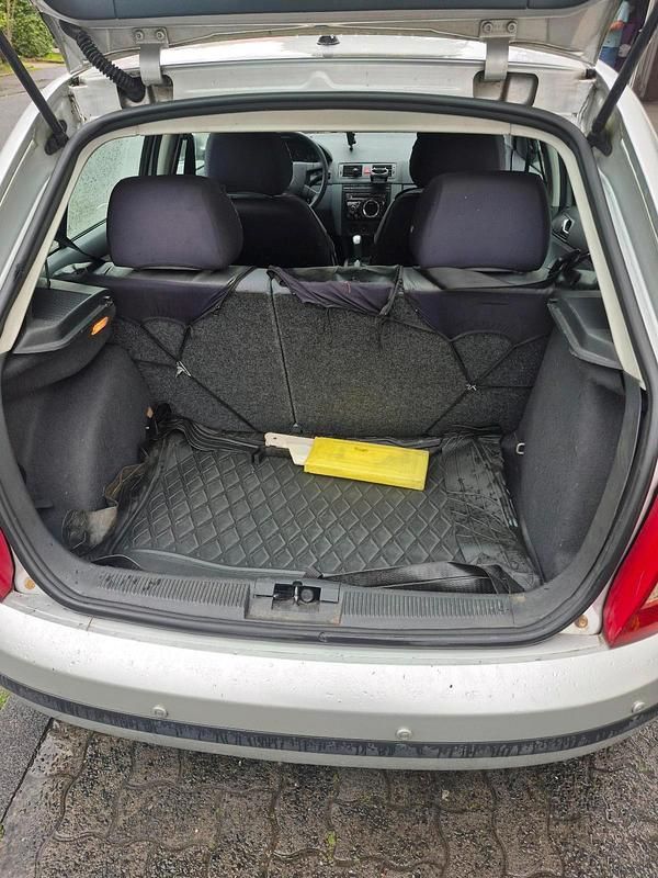 Silber Gebraucht 2001 Skoda Fabia Kleinwagen | 1.199 € (Fairer Preis) - Bild 1/4