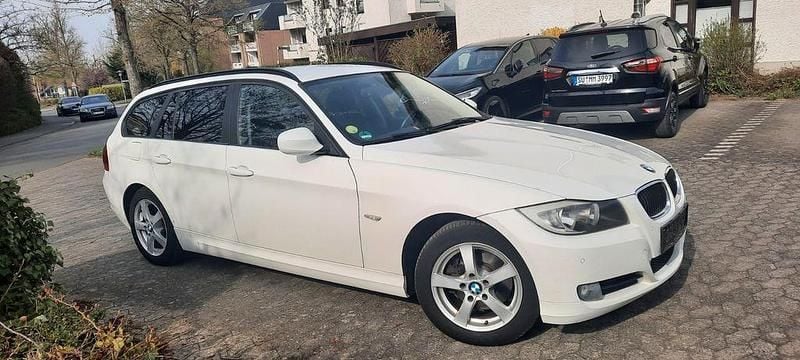 Gebraucht BMW 318 143 PS (105 kW) 2011 Weiß Kombi