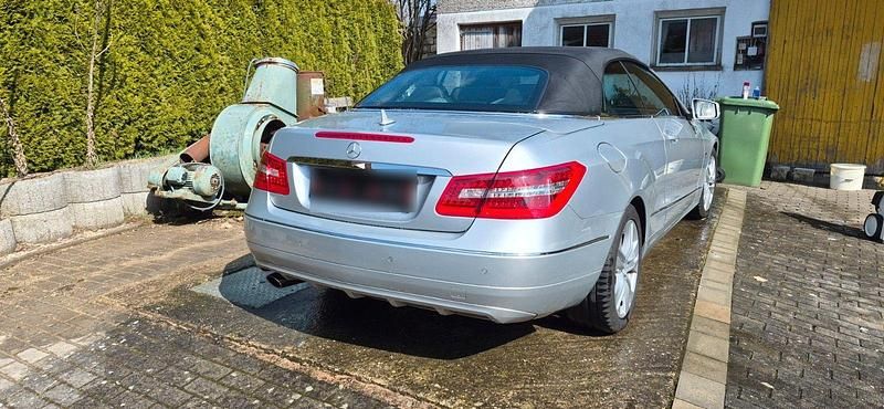 Gebraucht Mercedes E200 Avantgarde 184 PS (135 kW) 2010 Silber Cabrio