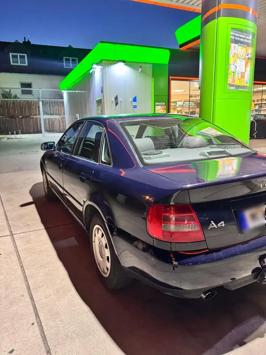 Gebraucht Audi A4 125 PS (91 kW) 1999 Blau Limousine