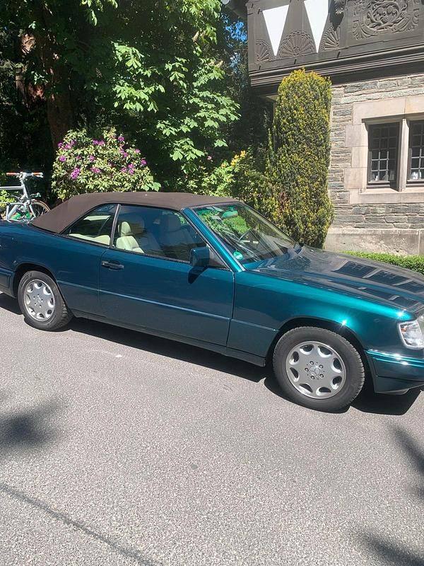 Gebraucht Mercedes E200 136 PS (100 kW) 1995 Grün Cabrio