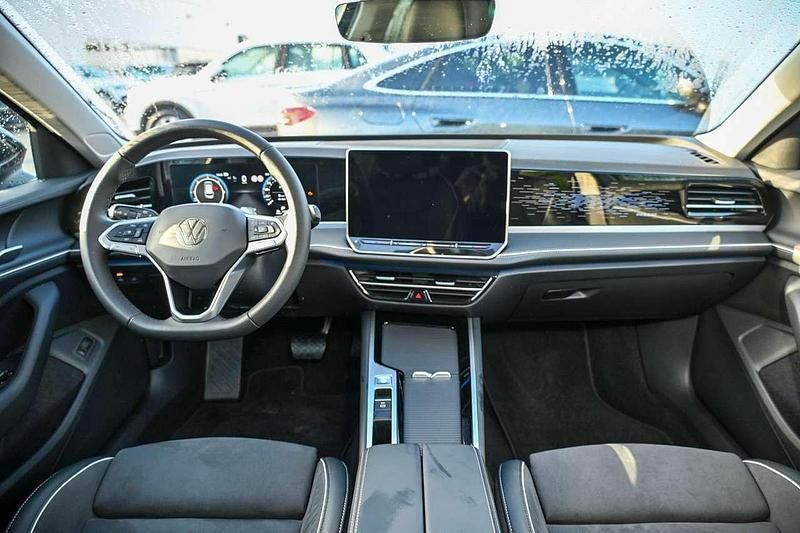 Gebraucht VW Passat Elegance 150 PS (110 kW) 2024 Grenadillschwarz metallic Kombi