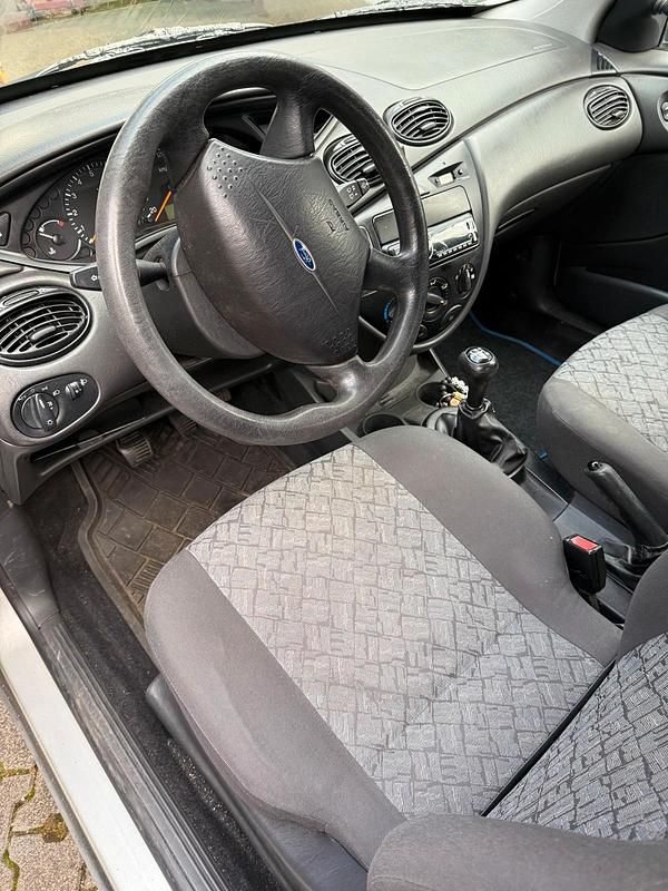 Gebraucht Ford Focus 75 PS (55 kW) 2001 Silber Kombi