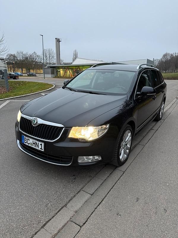 Gebraucht Skoda Superb 170 PS (125 kW) 2012 Schwarz Kombi