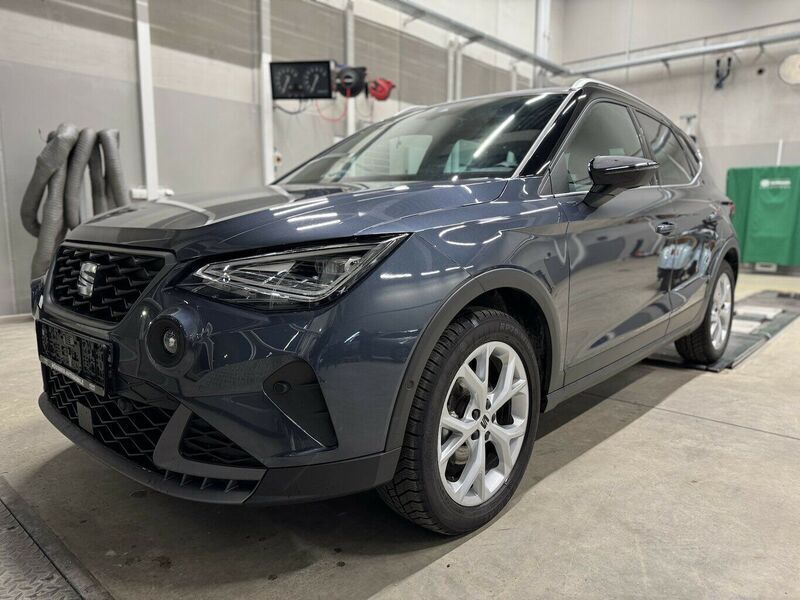 Schwarz Gebraucht 2024 Seat Arona FR SUV | 19.900 € (Guter Preis) - Bild 1/3