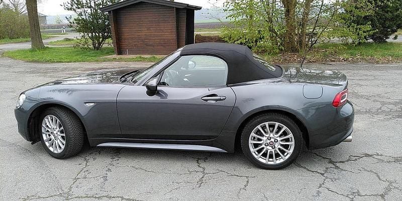 Grau Gebraucht 2017 Fiat 124 Spider Cabrio | 15.990 € (Fairer Preis) - Bild 1/4