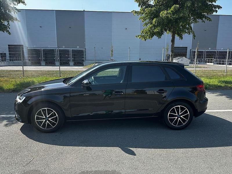 Gebraucht Audi A3 Attraction 122 PS (89 kW) 2013 Schwarz Limousine