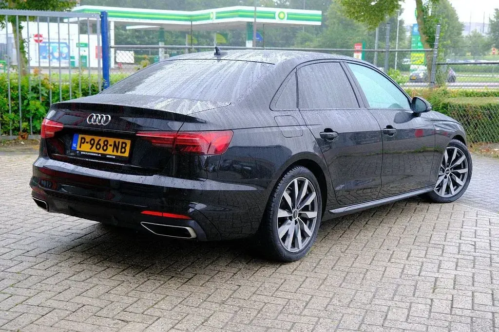Gebraucht Audi A4 Competition 150 PS (110 kW) 2022 Schwarz Limousine