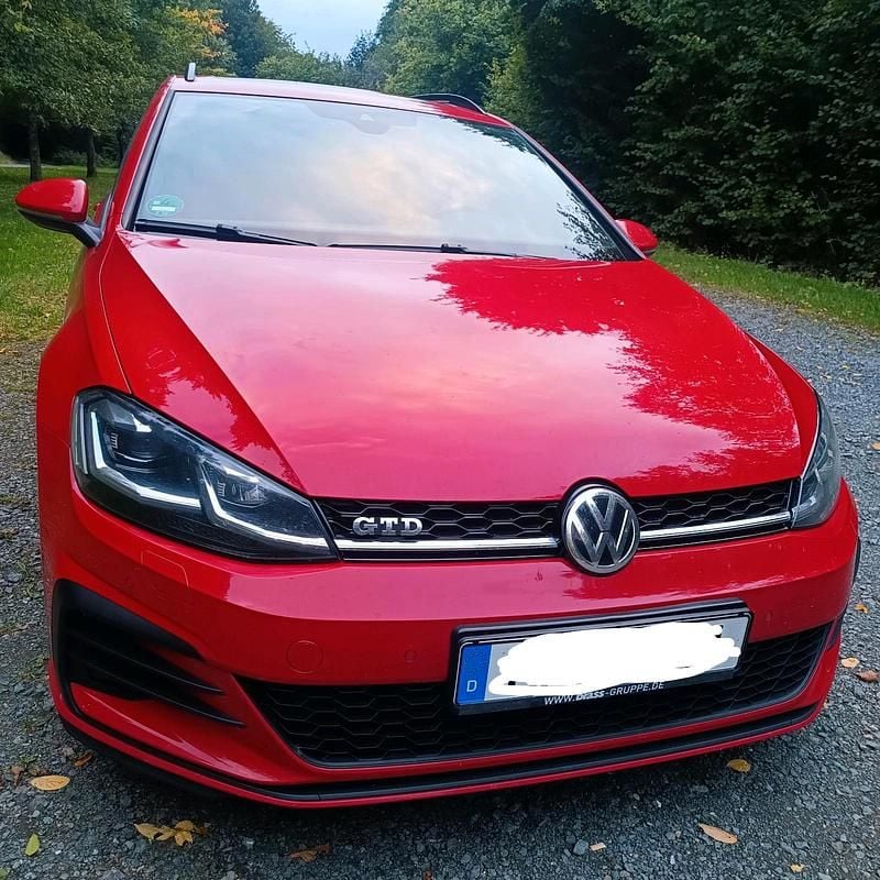 Rot Gebraucht 2017 VW Golf VII GTD Kombi | 14.000 € (Teuer) - Bild 1/4