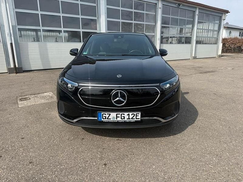 Second-hand Mercedes EQA250+ 139 kW (190 CP) 2022 Negru SUV