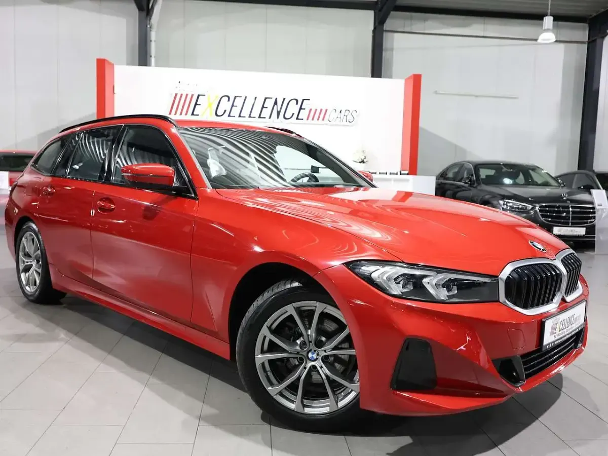 Gebraucht BMW 318 Sport Line 150 PS (110 kW) 2023 Rot Kombi