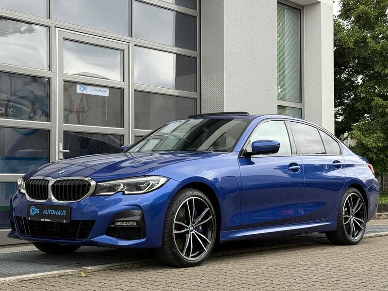 Portimao blau Gebraucht 2021 BMW 330e M Sport Limousine | 32.890 € (Fairer Preis) - Bild 1/4