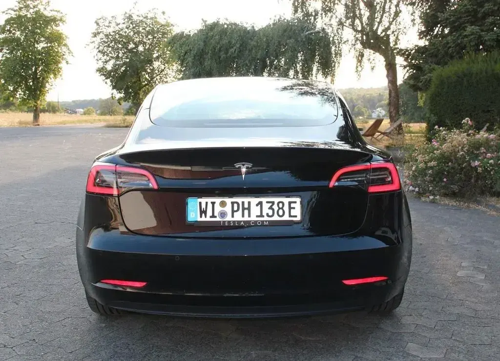 Gebraucht Tesla Model 3 Standard Range 239 kW (325 PS) 2022 Schwarz Limousine