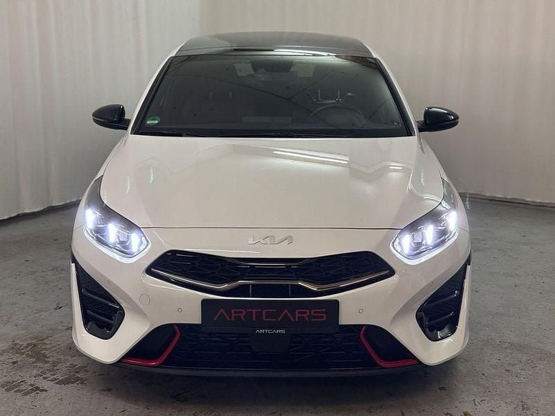 Gebraucht Kia ProCeed GT 204 PS (150 kW) 2024 (hw2) deluxeweiss met. Kombi