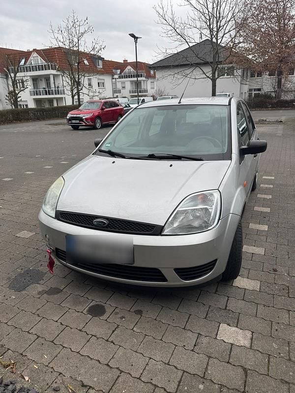 Gebraucht Ford Fiesta 69 PS (50 kW) 2005 Grau Kleinwagen