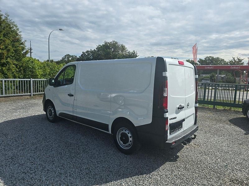 Gebraucht Opel Vivaro 120 PS (88 kW) 2019 Weiß Van / Kleinbus