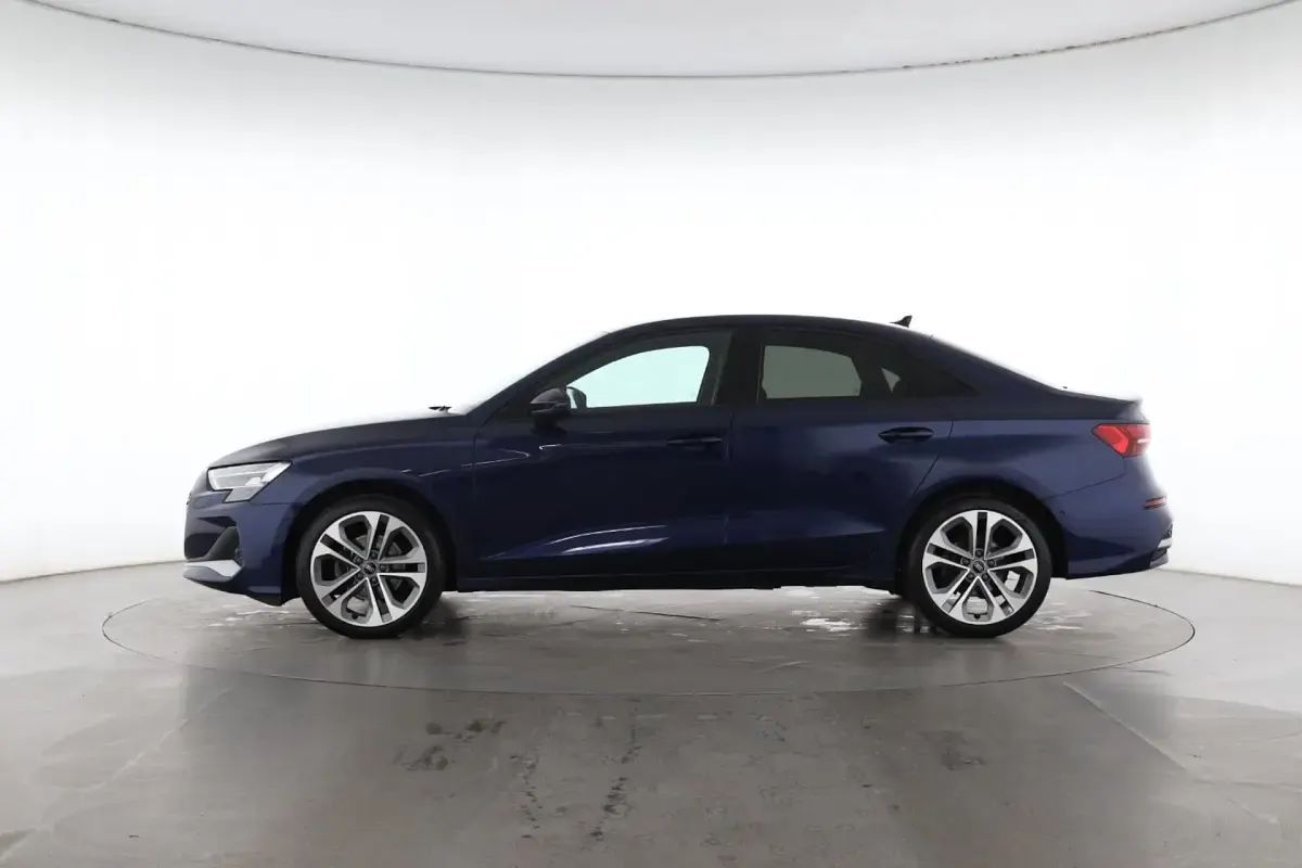 Gebraucht Audi A3 Advanced Plus 150 PS (110 kW) 2025 Navarrablau Limousine
